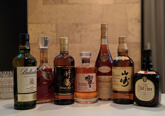 ウィスキーやブランデー各種をご用意しています。水割り、ソーダ割り、ロックなどいろいろな飲み方でどうぞ！